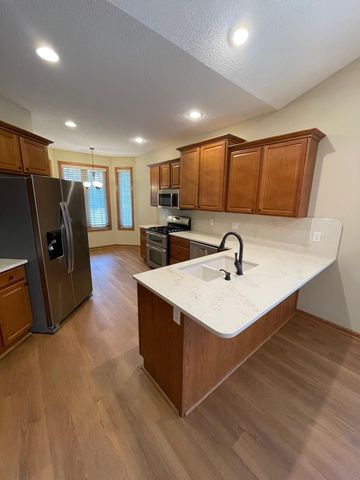 2333 Olivia Court E, Maplewood, MN 55119