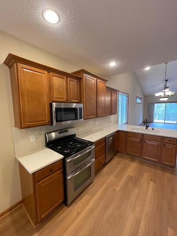 2333 Olivia Court E, Maplewood, MN 55119