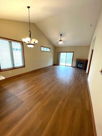 2333 Olivia Court E, Maplewood, MN 55119