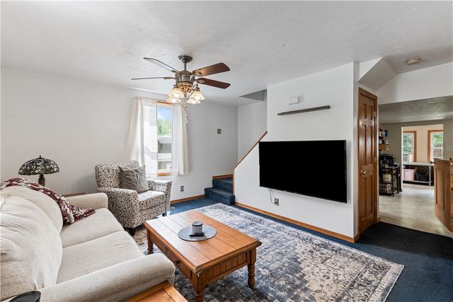 28 Meadow St, Carroll Twp, PA 15063