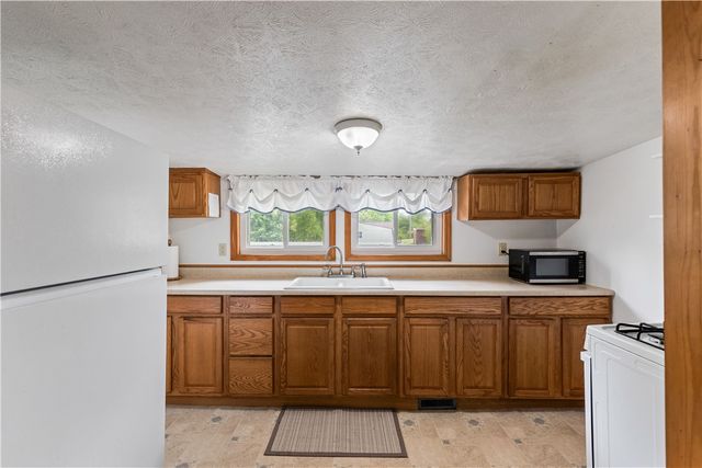 28 Meadow St, Carroll Twp, PA 15063