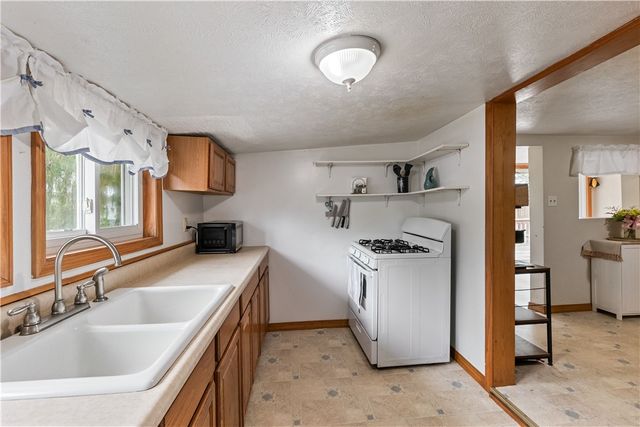 28 Meadow St, Carroll Twp, PA 15063
