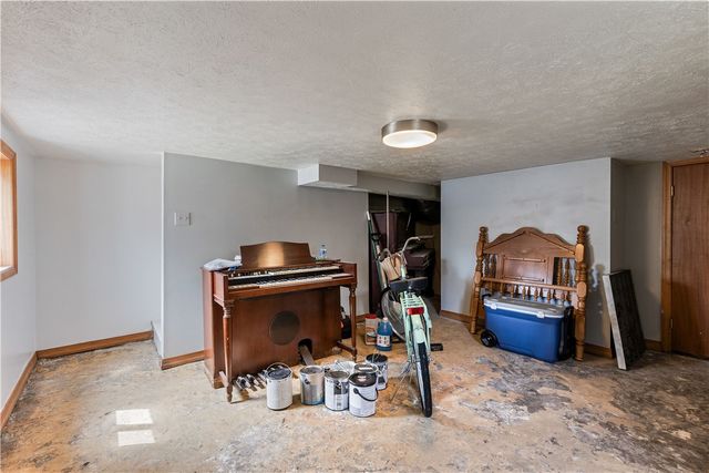 28 Meadow St, Carroll Twp, PA 15063