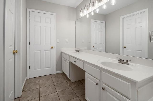 4220 Hunters Green Way NE, Kennesaw, GA 30144
