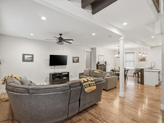 84 Beltzhoover Ave, Mt Washington, PA 15210