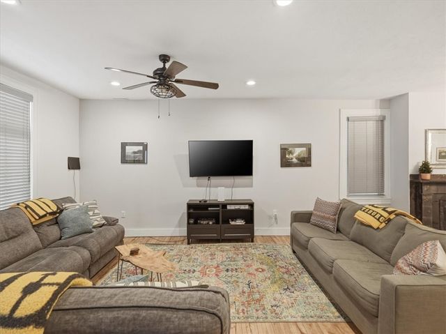 84 Beltzhoover Ave, Mt Washington, PA 15210