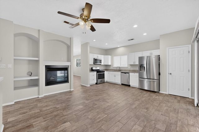 232 Chaparral Loop SE, Rio Rancho, NM 87124