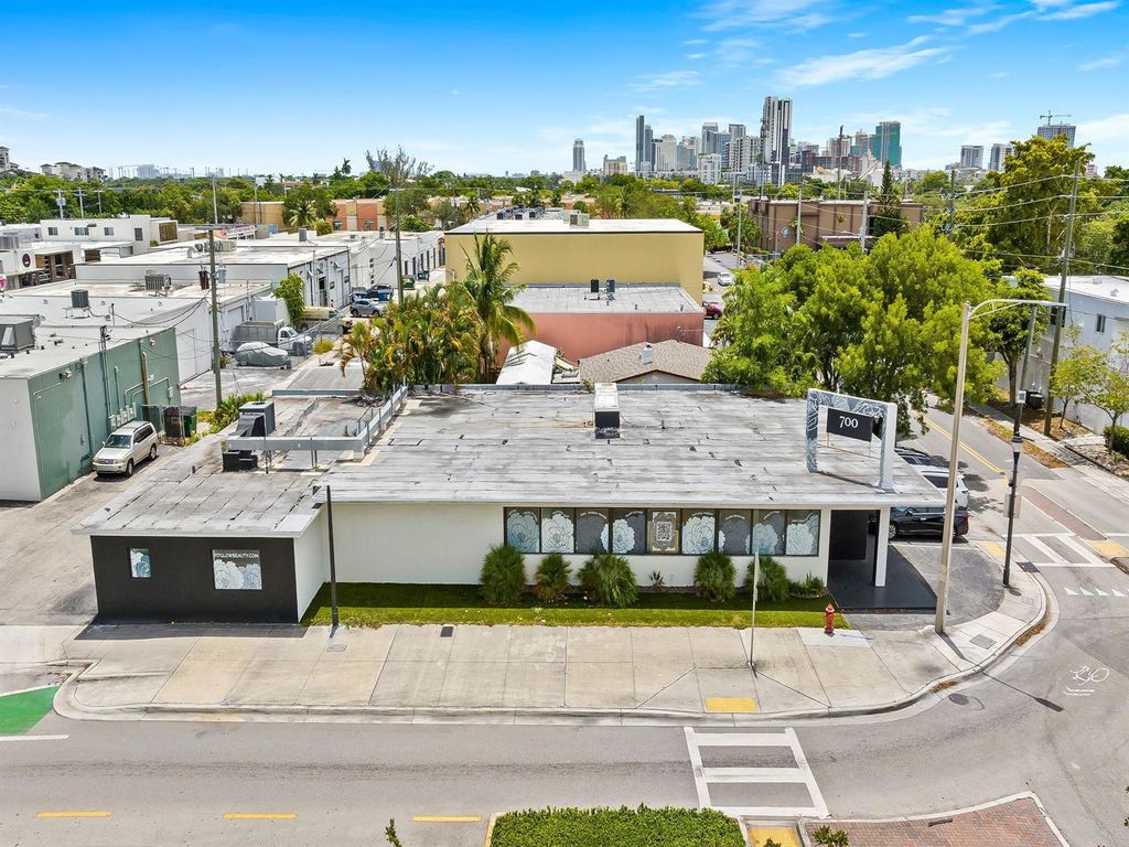 700 NE 13th Street, Fort Lauderdale, FL 33304