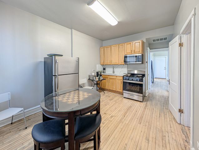 2838 W Roosevelt Road 3R, Chicago, IL 60612