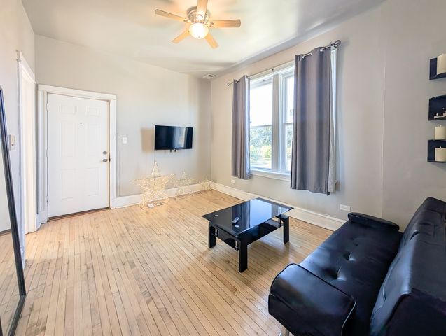 2838 W Roosevelt Road 3R, Chicago, IL 60612