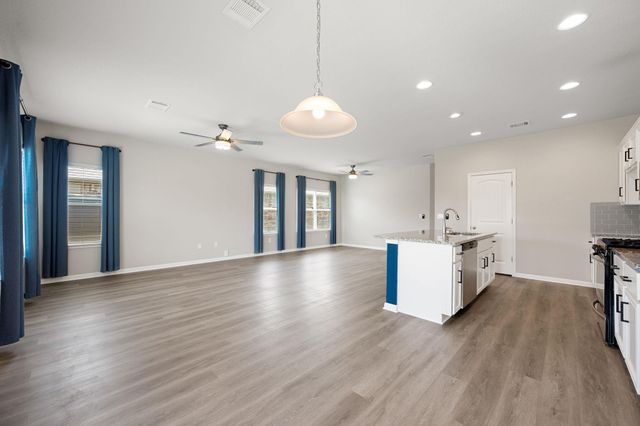 121 Shiner LN, Georgetown, TX 78626