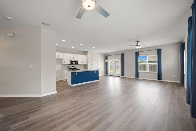 121 Shiner LN, Georgetown, TX 78626