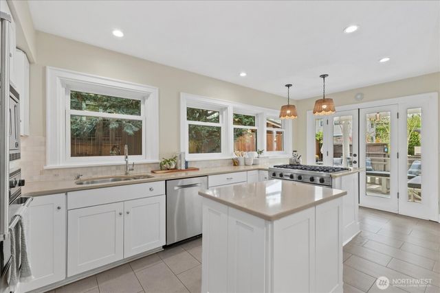 2407 11th Avenue E, Seattle, WA 98102