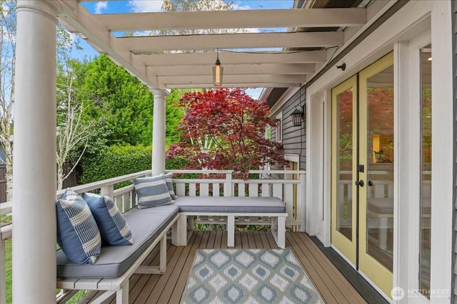 2407 11th Avenue E, Seattle, WA 98102