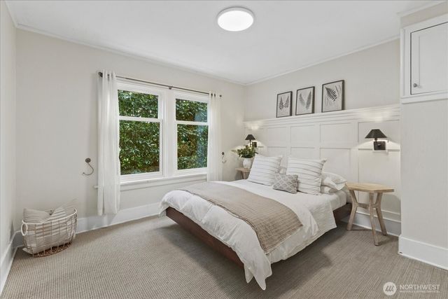 2407 11th Avenue E, Seattle, WA 98102