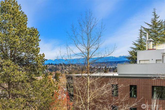 2407 11th Avenue E, Seattle, WA 98102