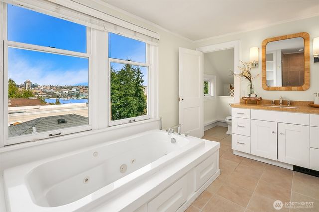 2407 11th Avenue E, Seattle, WA 98102