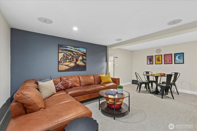 2407 11th Avenue E, Seattle, WA 98102