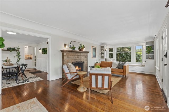 2407 11th Avenue E, Seattle, WA 98102