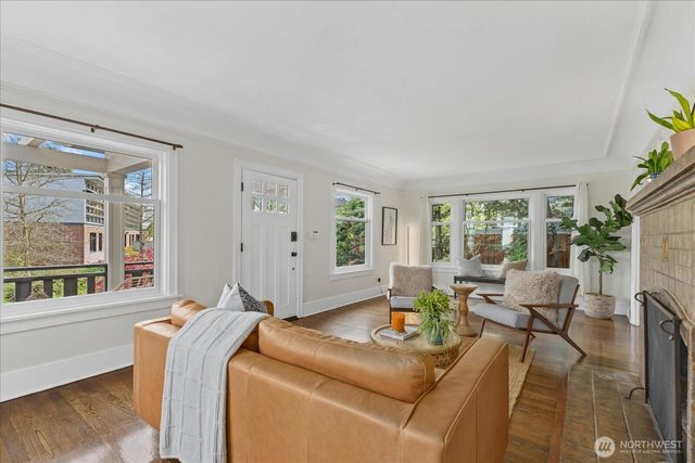 2407 11th Avenue E, Seattle, WA 98102