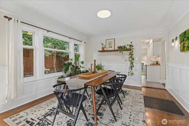 2407 11th Avenue E, Seattle, WA 98102