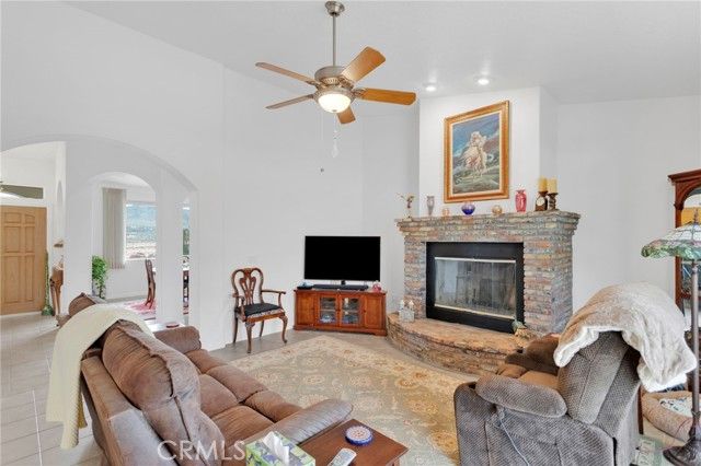 7748 Calpella, Hesperia, CA 92345