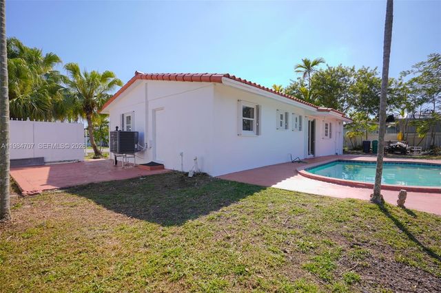 10521 SW 41st Ter, Miami, FL 33165