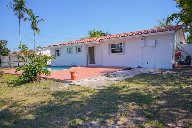 10521 SW 41st Ter, Miami, FL 33165