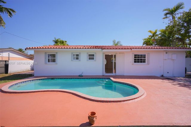 10521 SW 41st Ter, Miami, FL 33165