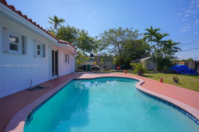 10521 SW 41st Ter, Miami, FL 33165