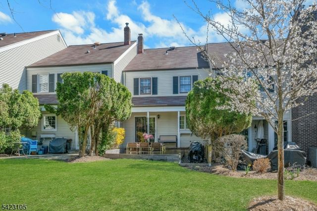 14 Pembroke Dr, Mendham Boro, NJ 07945