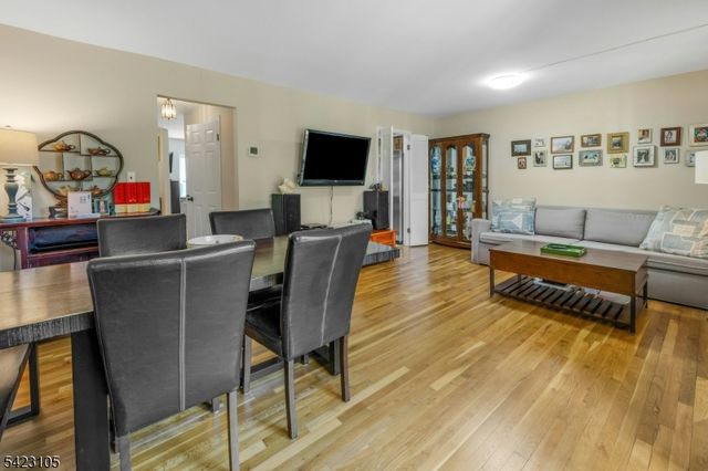 14 Pembroke Dr, Mendham Boro, NJ 07945