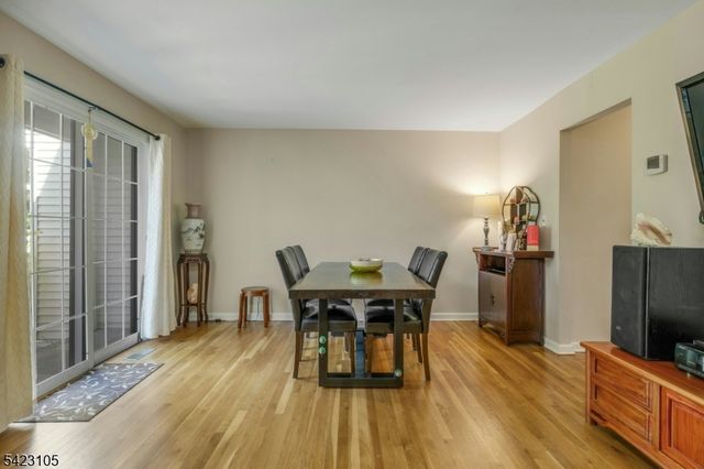 14 Pembroke Dr, Mendham Boro, NJ 07945