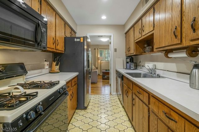 14 Pembroke Dr, Mendham Boro, NJ 07945