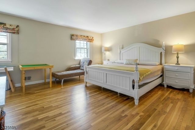 14 Pembroke Dr, Mendham Boro, NJ 07945