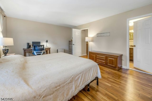 14 Pembroke Dr, Mendham Boro, NJ 07945