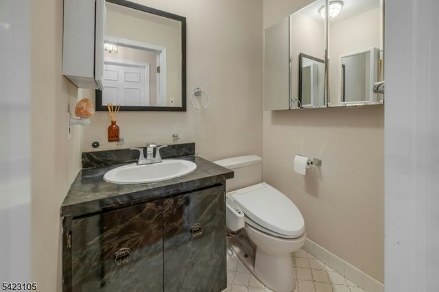 14 Pembroke Dr, Mendham Boro, NJ 07945