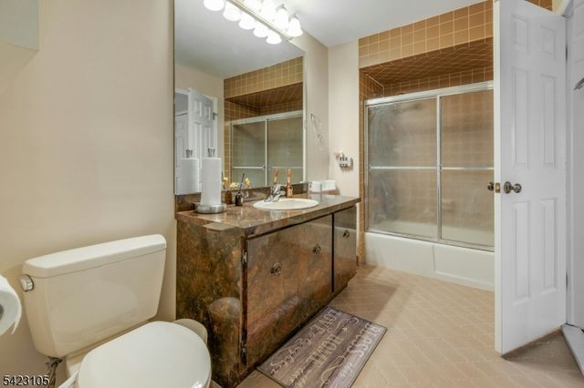 14 Pembroke Dr, Mendham Boro, NJ 07945