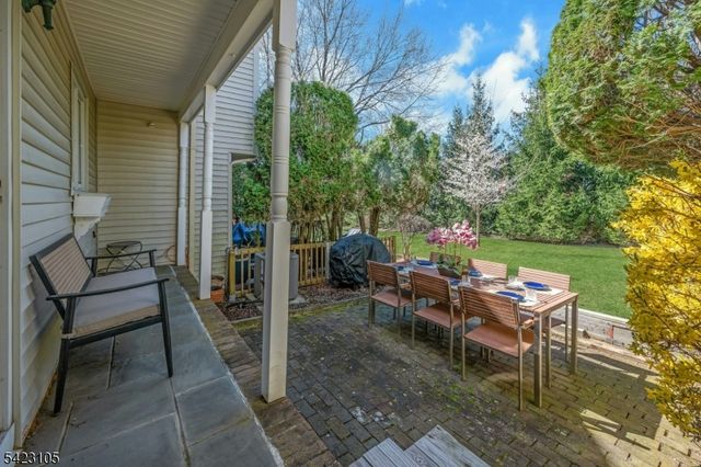 14 Pembroke Dr, Mendham Boro, NJ 07945