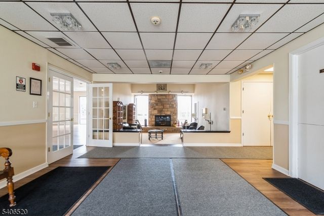 14 Pembroke Dr, Mendham Boro, NJ 07945