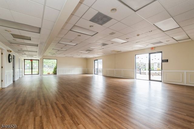 14 Pembroke Dr, Mendham Boro, NJ 07945