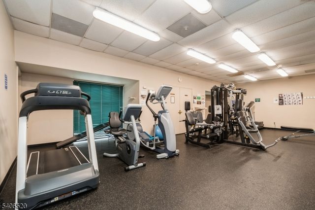 14 Pembroke Dr, Mendham Boro, NJ 07945