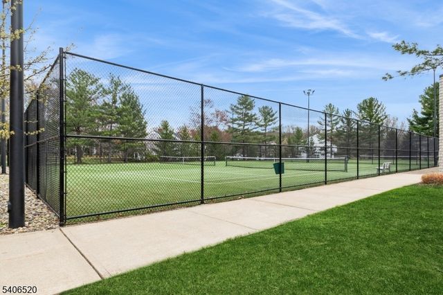 14 Pembroke Dr, Mendham Boro, NJ 07945