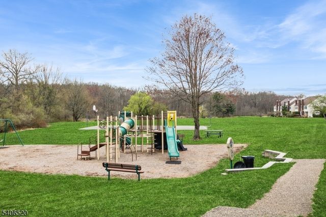 14 Pembroke Dr, Mendham Boro, NJ 07945