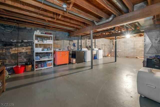 14 Pembroke Dr, Mendham Boro, NJ 07945