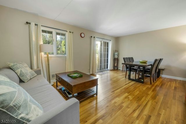 14 Pembroke Dr, Mendham Boro, NJ 07945