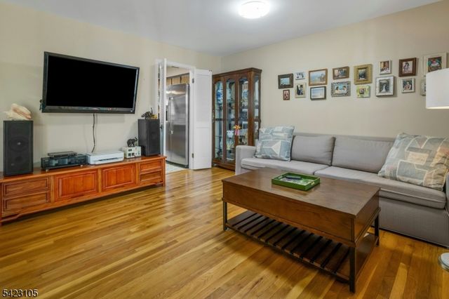 14 Pembroke Dr, Mendham Boro, NJ 07945