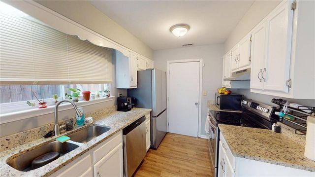 5472 Chatham Lake DR, Virginia Beach, VA 23464