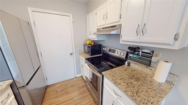 5472 Chatham Lake DR, Virginia Beach, VA 23464