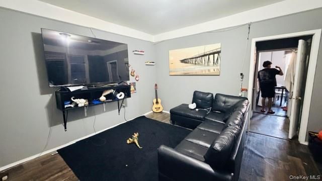 99-03 northern blvd, Corona, NY 11368